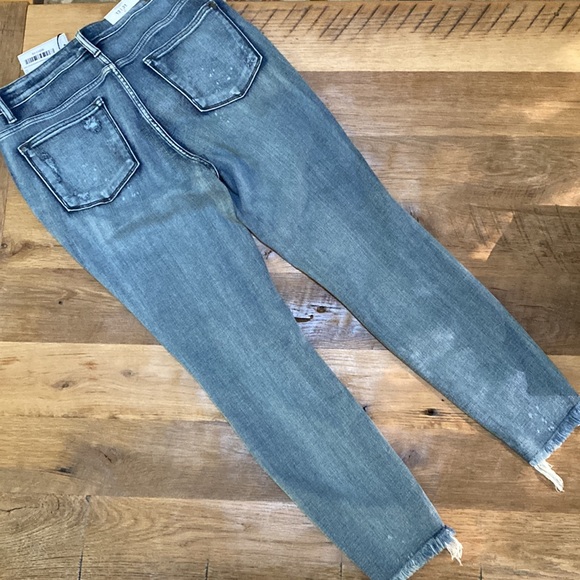 NWT Judy Blue Bleach Splashed Distressed Skinny Jeans - Picture 3 of 3